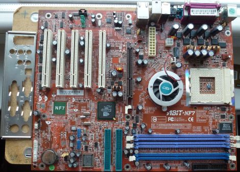 hibás Abit NF7 s462 AMD alaplap - felpörög - leáll