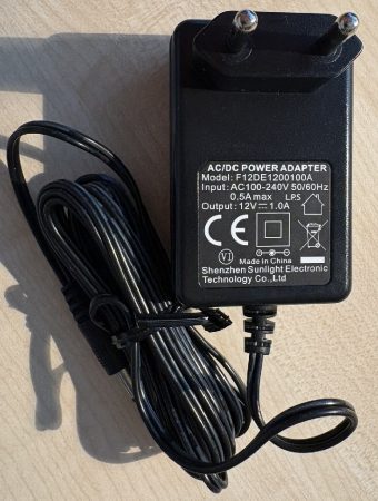 12V 1A tápegység F12DE1200100A fali dugasztáp