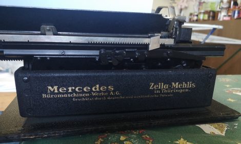 Mercedes Prima cirill betűs táskaírógép 1933-1939 Zella-Mehlis in Thüringen.