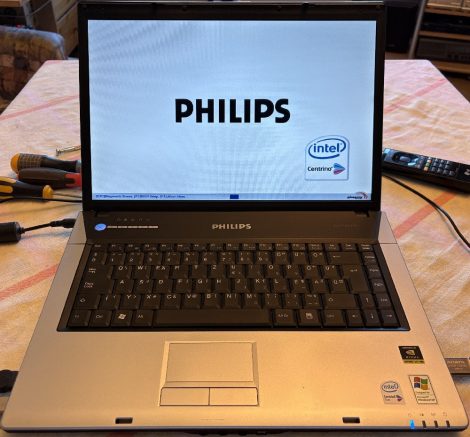 Philips X54 freevents laptop EAA-89 T2300 2GB RAM 100GB HDD 2006 Philips X54 freevents laptop EAA-89 T2300 2GB RAM 100GB HDD 2006