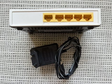 Tp-Link TL-SF1005D 5-Port 10/100 Fast Ethernet Switch Ver:8.1